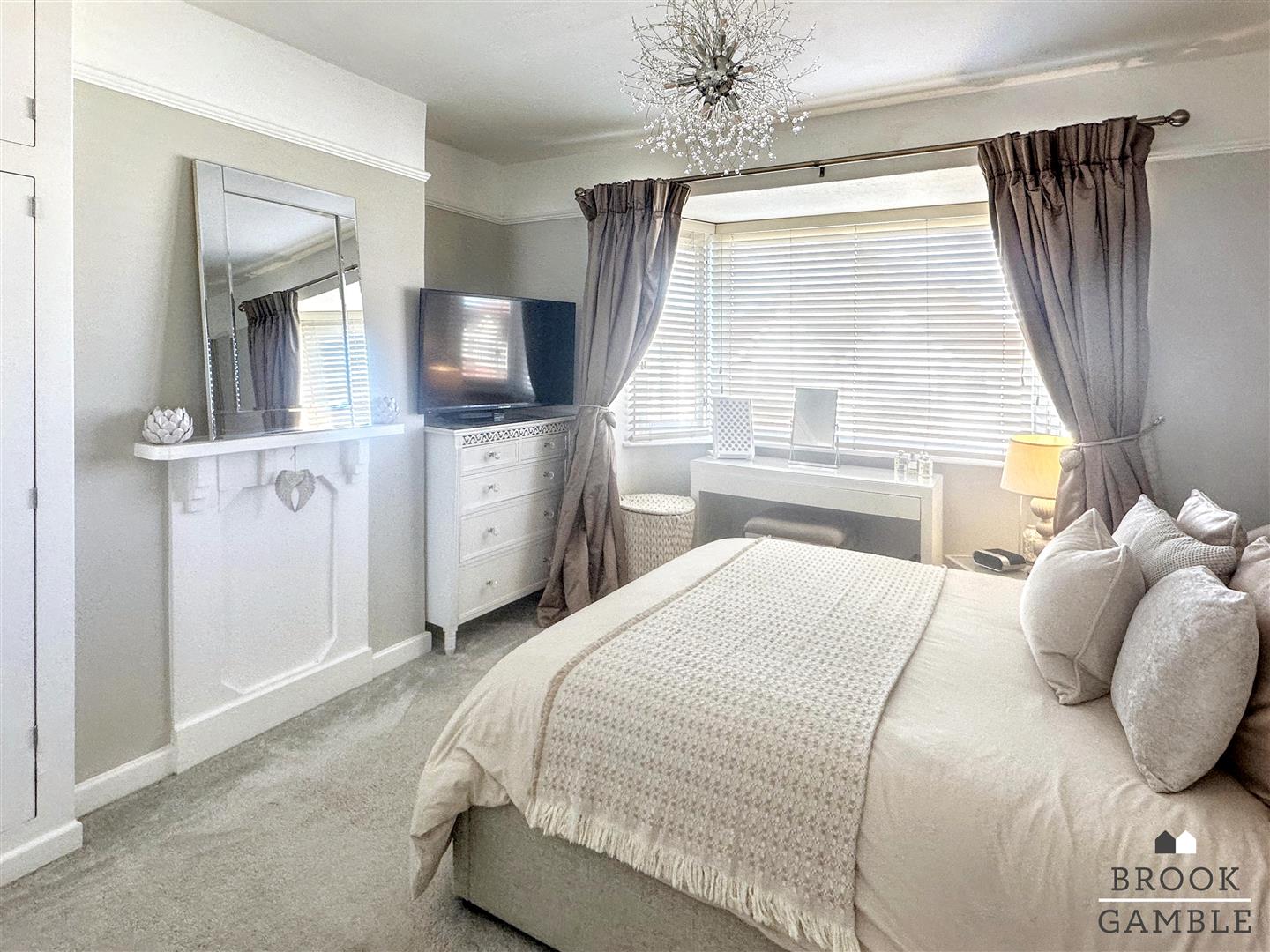 3 Bedroom House. Downs Avenue in Eastbourne, East Sussex 9